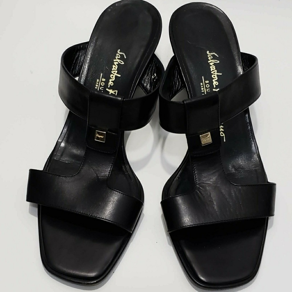 Boutique italy Salvatore Ferragamo block heels